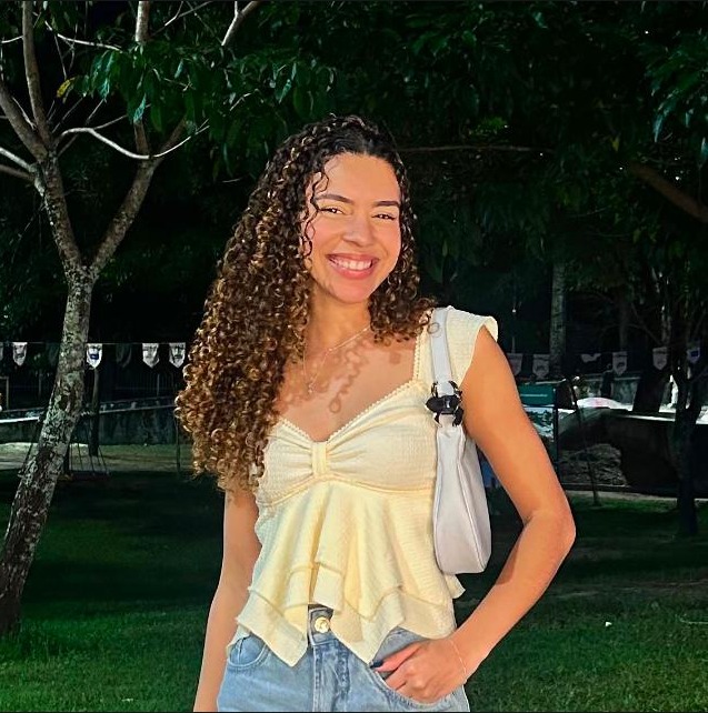 Foto da docente Radássila Silva